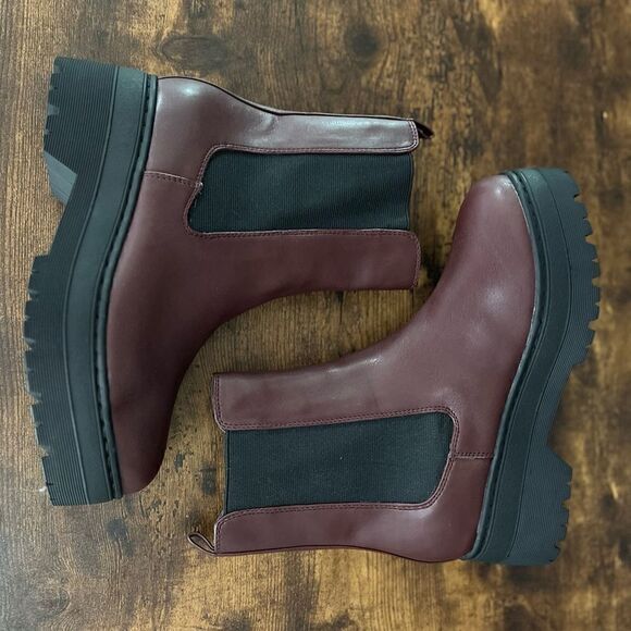 Mia Chelsea Lug Boot in Burgundy, Size 6.5. New!!! - Picture 4 of 15